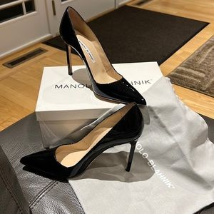 Never worn!!!!!! Classic black patent Manolo Blahnik pointy toe pump